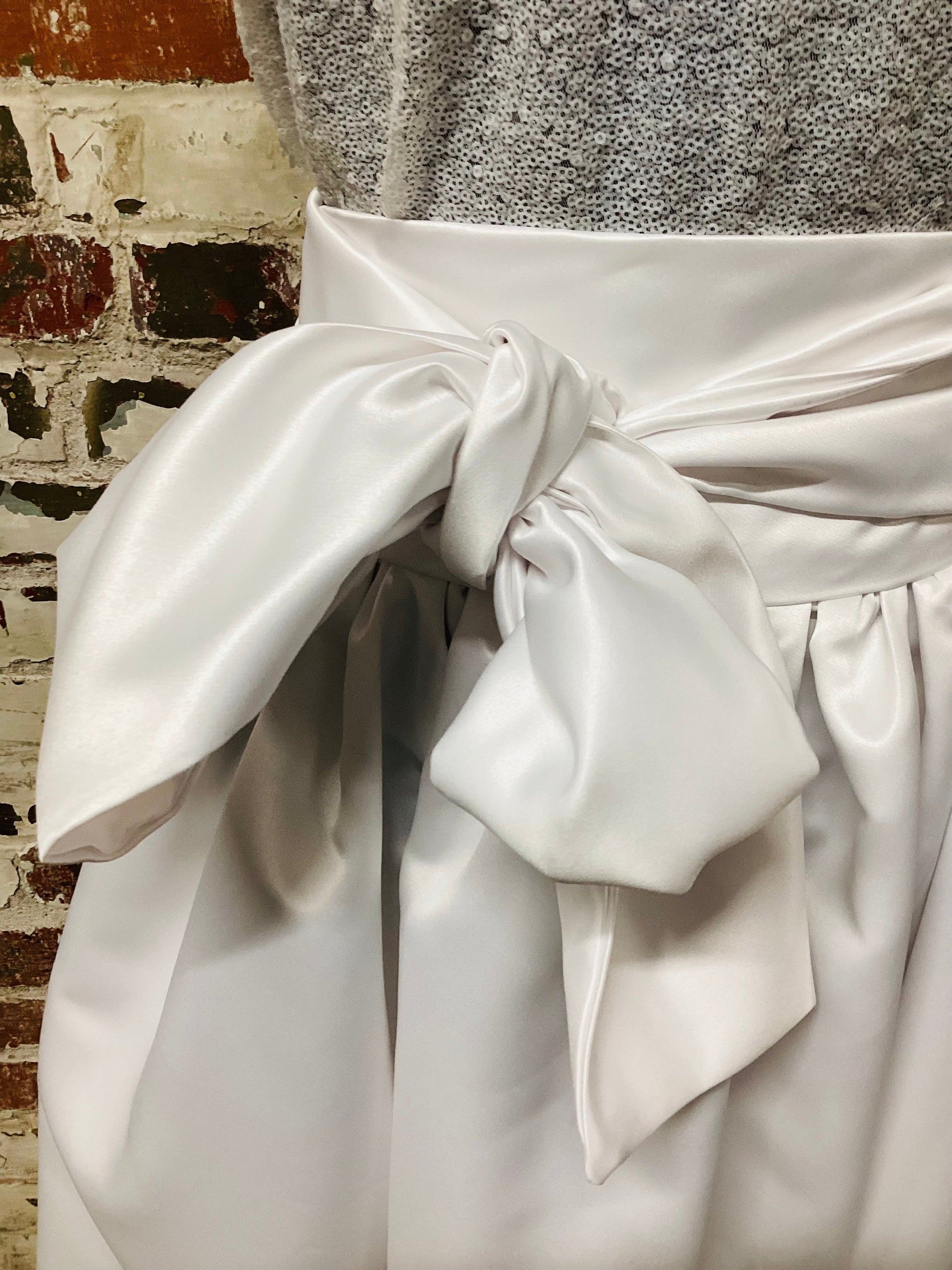 White satin skirt with pockets sale